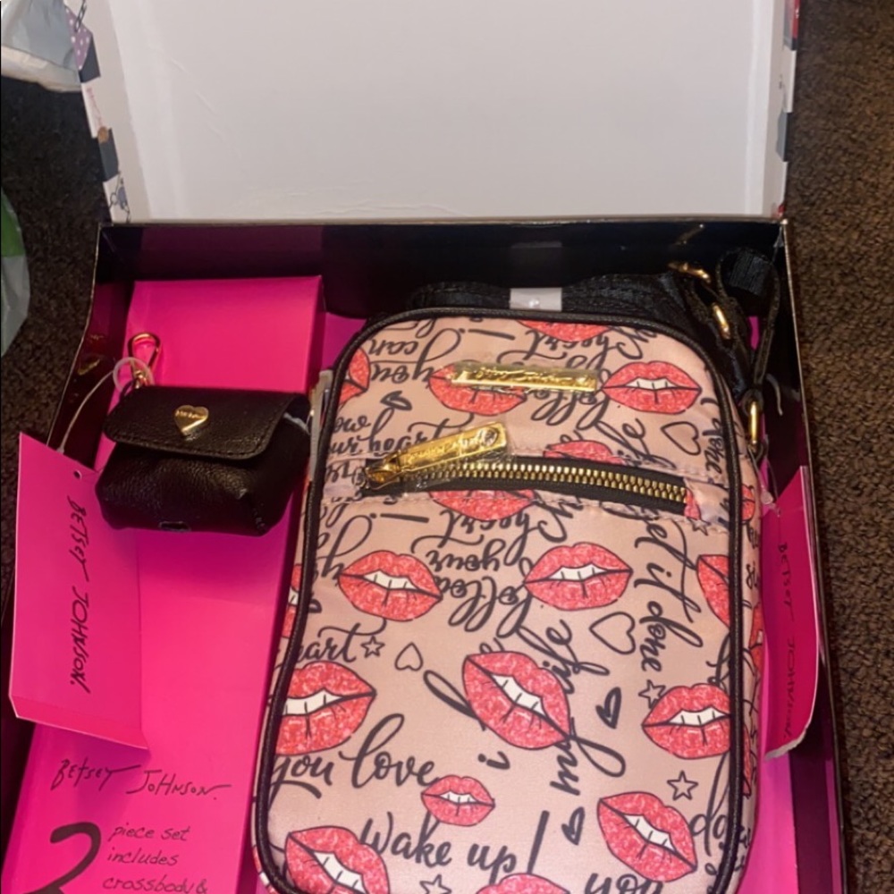 BRAND NEW BETSEY JOHNSON  lips 2 piece set *Crossbody bag + Tech case*
